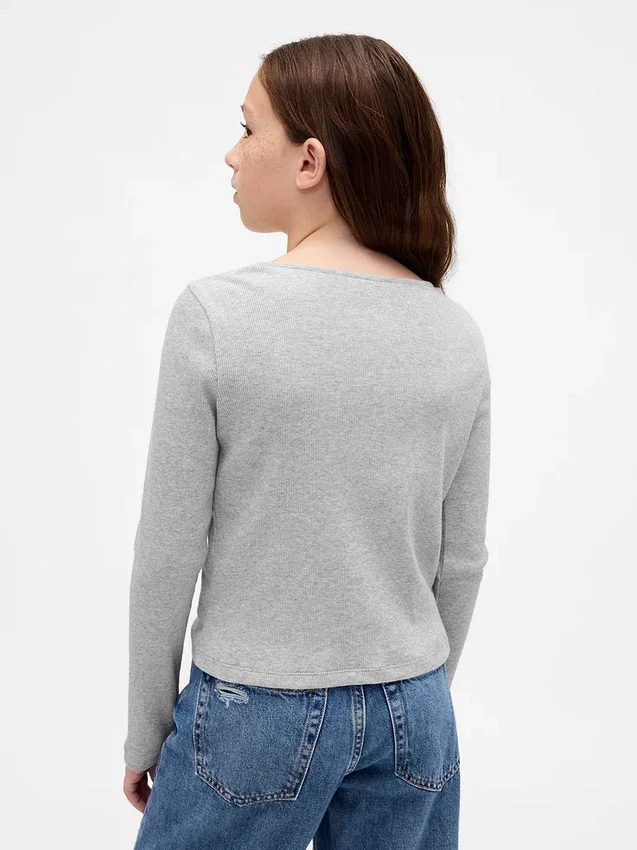 Camiseta infantil con cuello de lazo