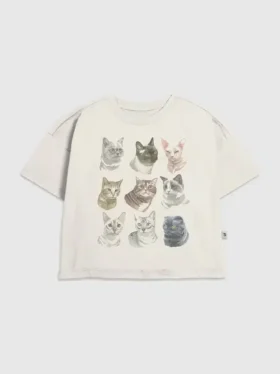 Camiseta infantil con diseño de caras de gatos