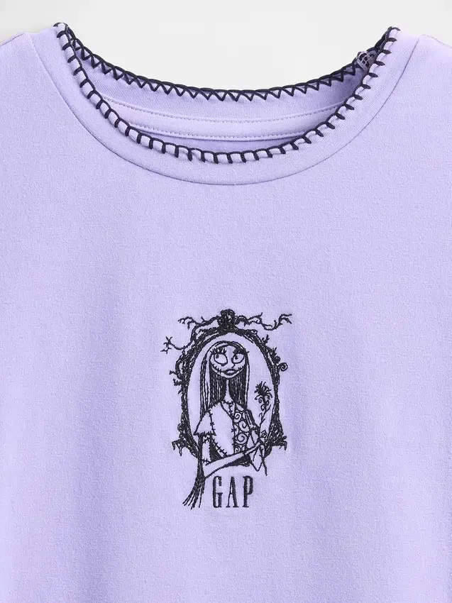 Camiseta infantil con diseño gráfico encogido de GAP × Disney «La pesadilla antes de Navidad» de Tim Burton