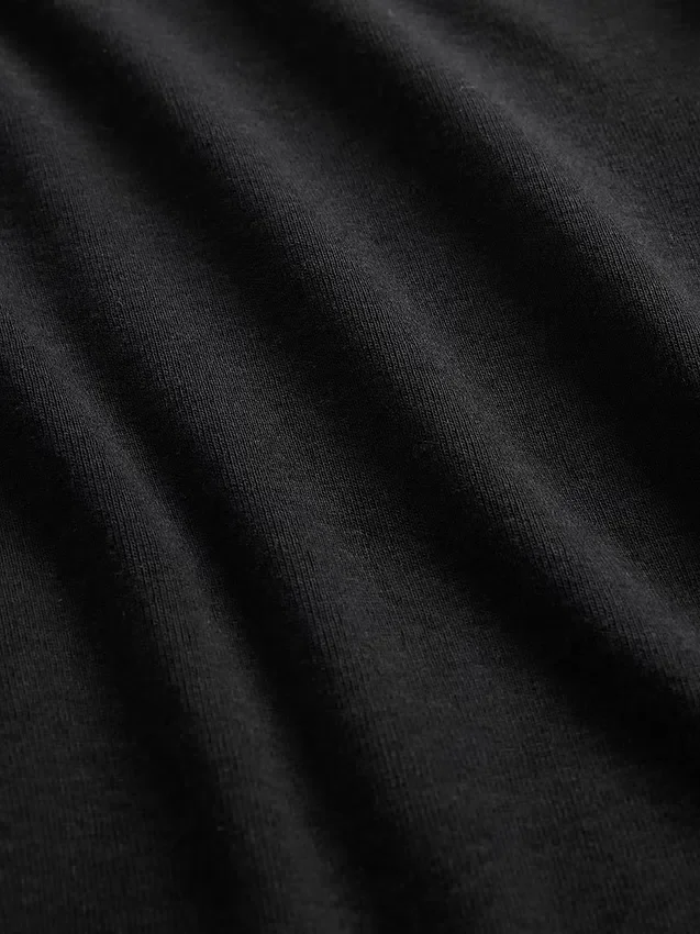 Camiseta moderna con cuello de barco