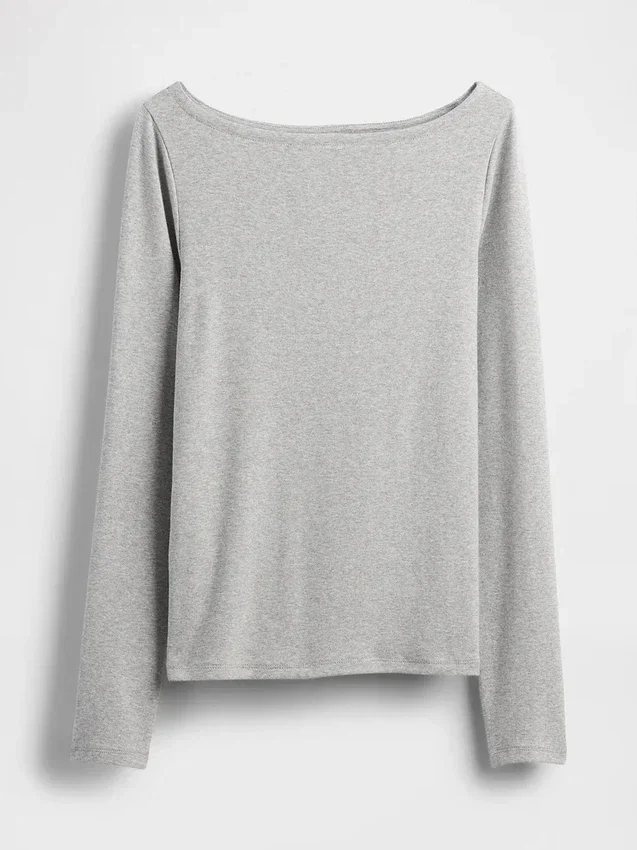 Camiseta moderna con cuello de barco