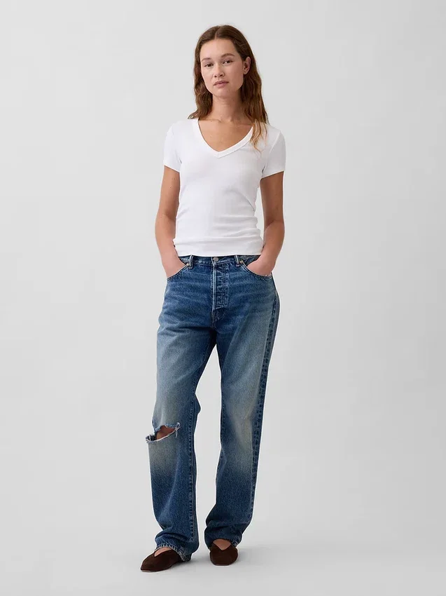 Camiseta moderna con cuello en V