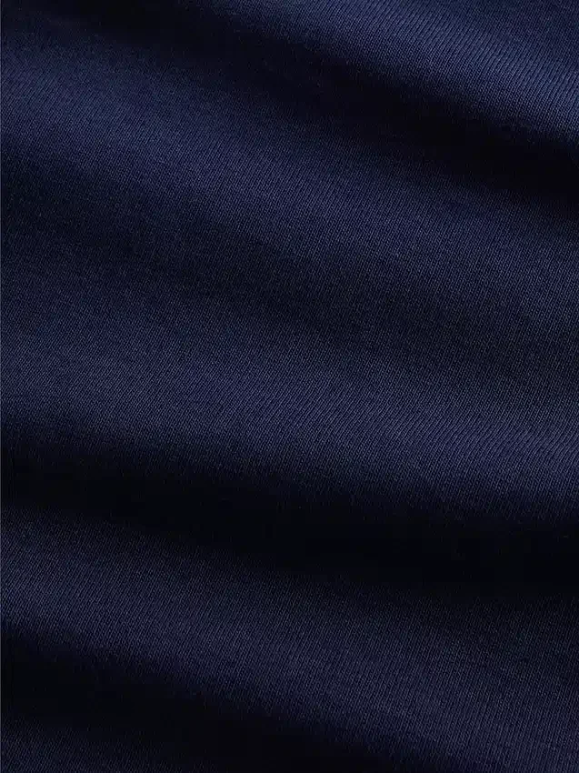 Camiseta moderna con cuello en V
