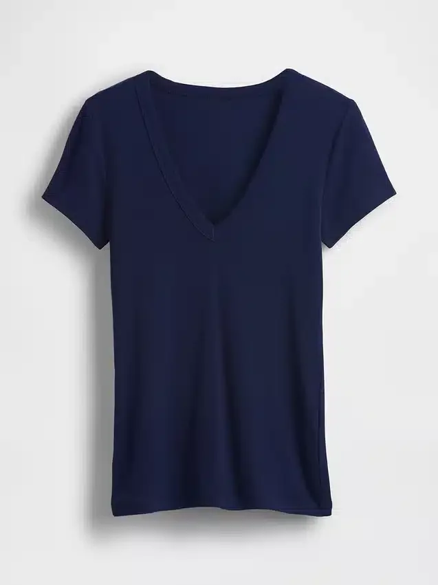 Camiseta moderna con cuello en V
