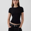 Camiseta moderna de cuello redondo