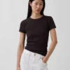 Camiseta moderna de cuello redondo