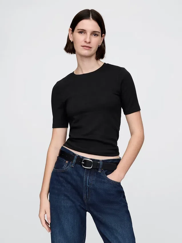 Camiseta moderna de cuello redondo