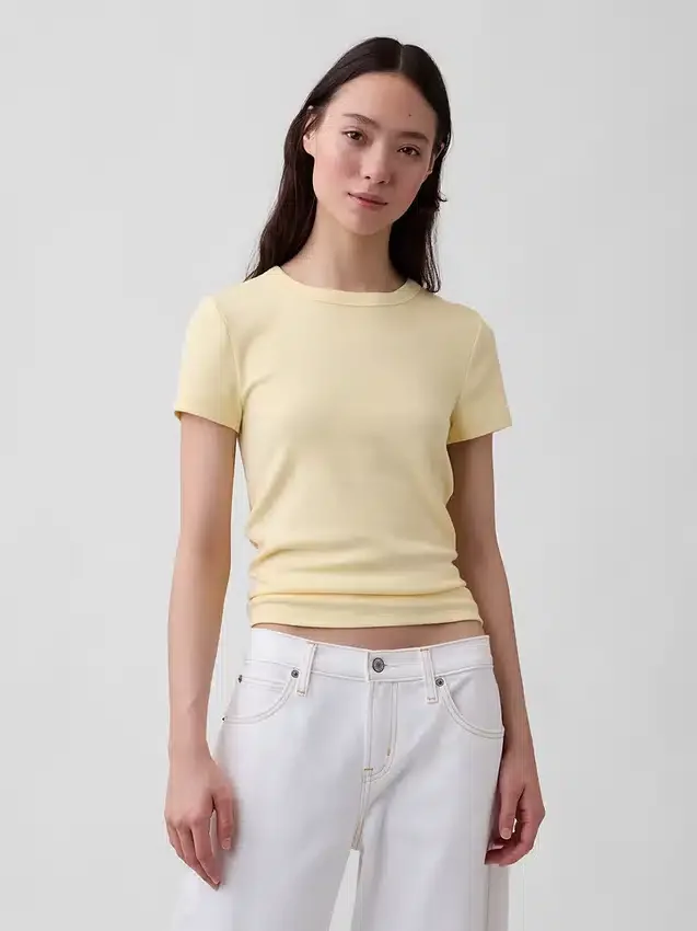 Camiseta moderna de cuello redondo