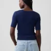 Camiseta moderna de cuello redondo
