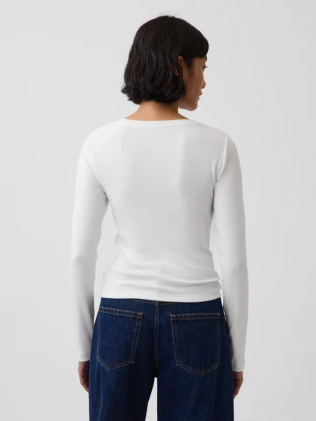 Camiseta moderna de cuello redondo