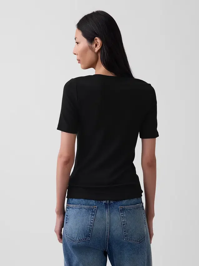 Camiseta moderna de cuello redondo