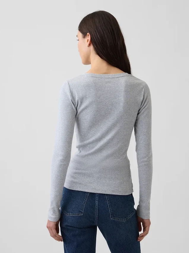 Camiseta moderna de cuello redondo