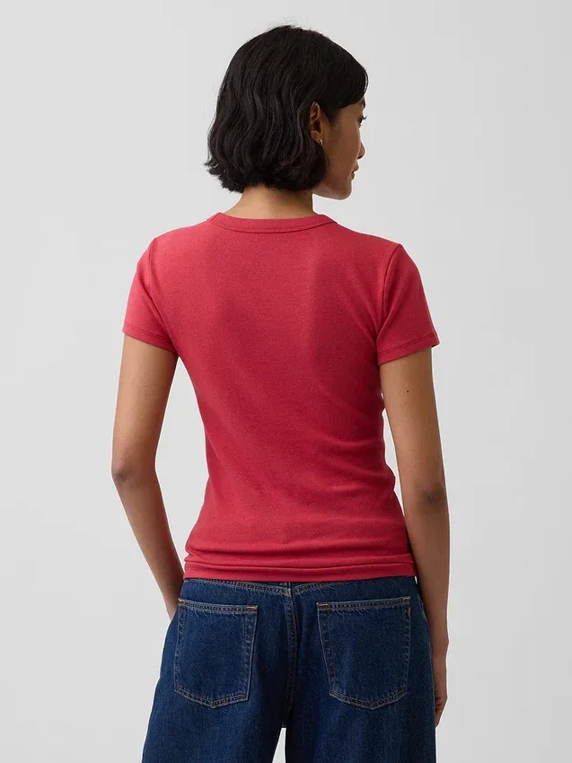 Camiseta moderna de cuello redondo