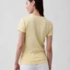 Camiseta moderna de cuello redondo