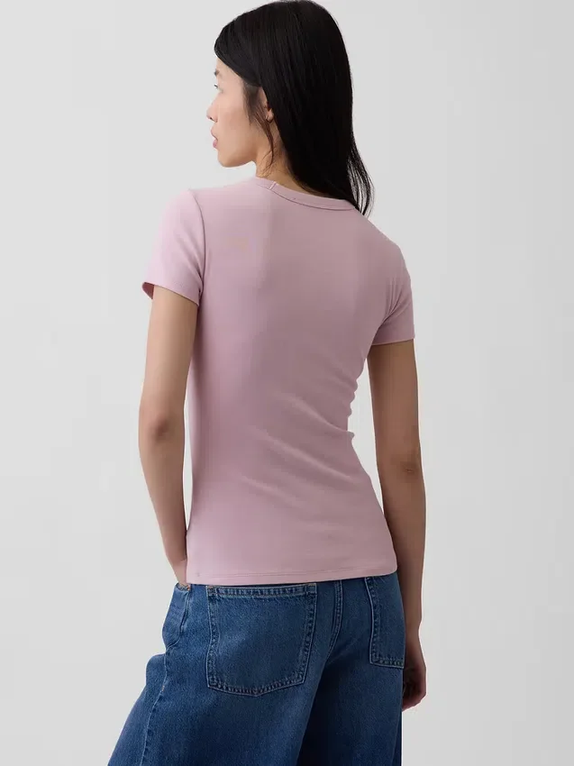 Camiseta moderna de cuello redondo