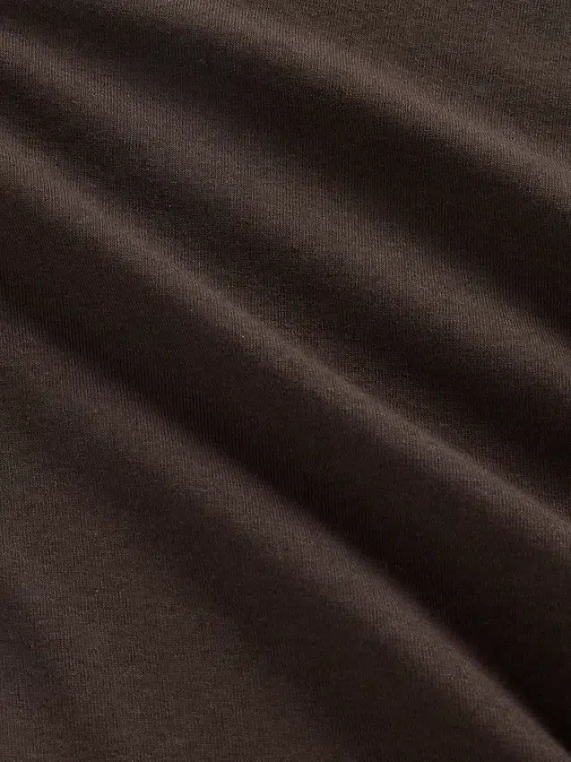 Camiseta moderna de cuello redondo