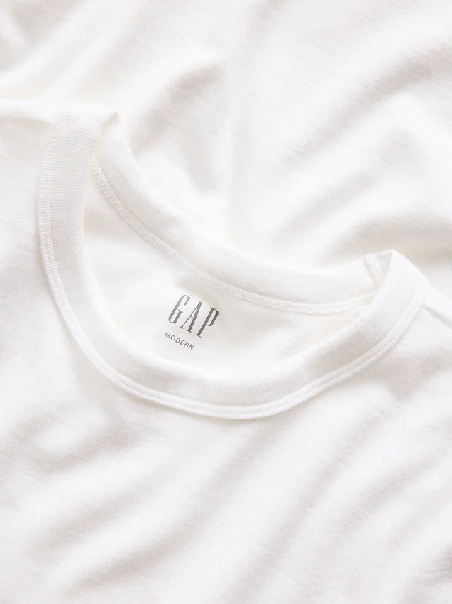 Camiseta moderna de cuello redondo