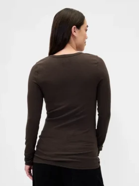 Camiseta premamá moderna de cuello redondo