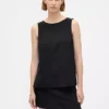 Camiseta sin mangas con cuello de barco