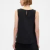 Camiseta sin mangas con cuello de barco