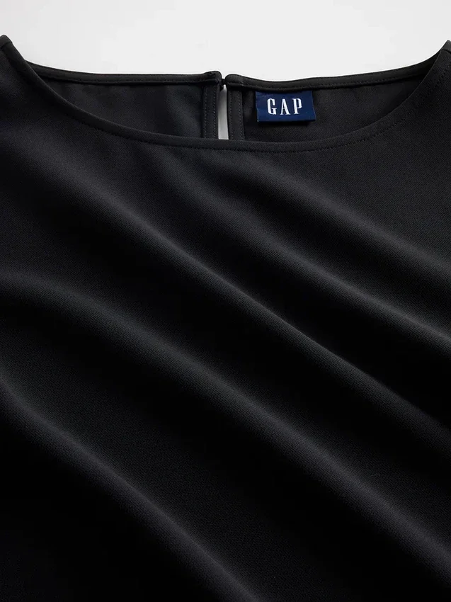 Camiseta sin mangas con cuello de barco