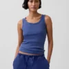 Camiseta sin mangas con cuello redondo acanalado