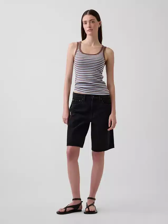 Camiseta sin mangas con cuello redondo acanalado