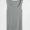 Camiseta sin mangas con cuello redondo acanalado