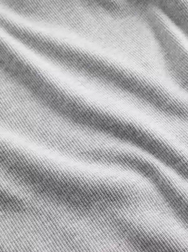 Camiseta sin mangas con cuello redondo acanalado