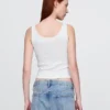 Camiseta sin mangas corta de estilo moderno