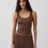 Camiseta sin mangas de pijama tipo Henley con encaje de canalé fino