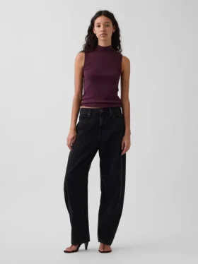 Camiseta sin mangas moderna con cuello alto