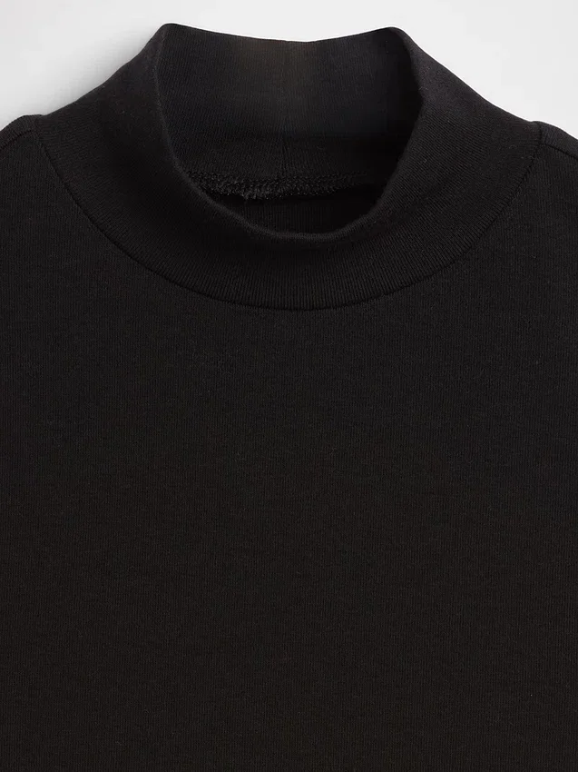 Camiseta sin mangas moderna con cuello alto