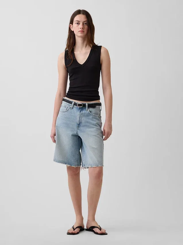 Camiseta sin mangas moderna con cuello en V
