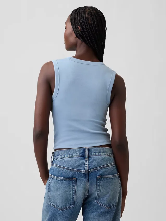 Camiseta sin mangas moderna con cuello en V