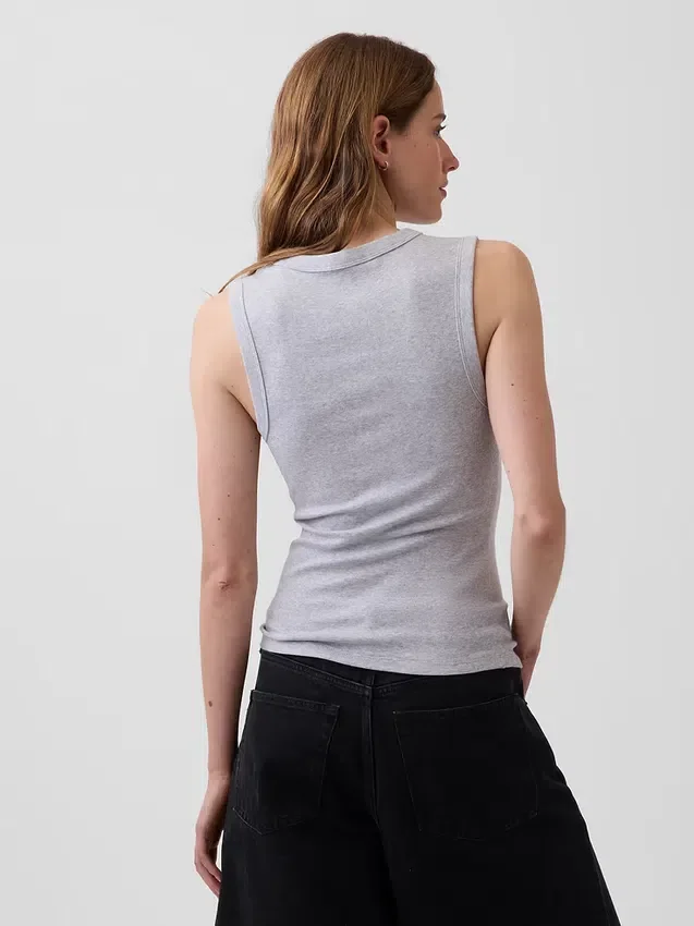 Camiseta sin mangas moderna con cuello en V