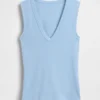 Camiseta sin mangas moderna con cuello en V