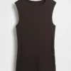 Camiseta sin mangas moderna de cuello redondo