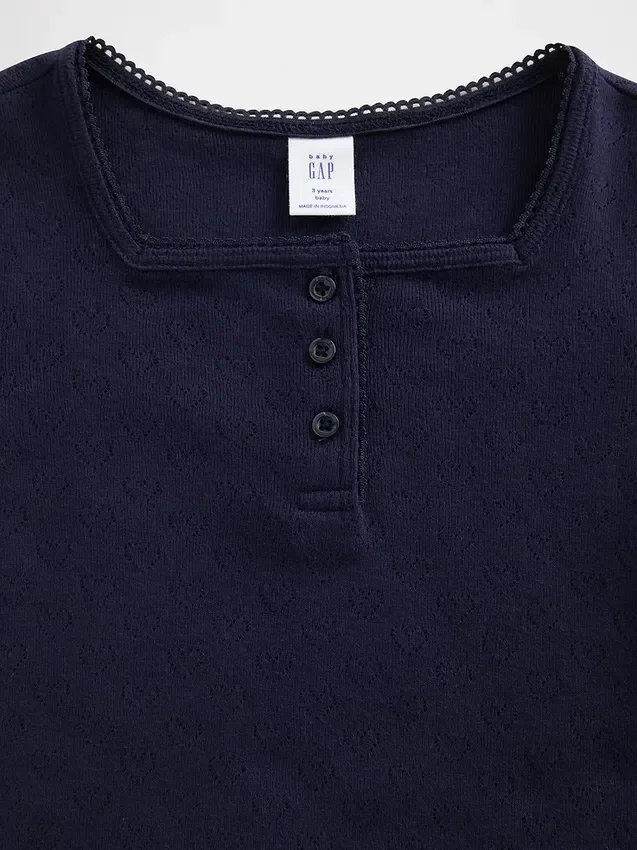 Camiseta tipo Henley de punto calado para bebés y niños pequeños