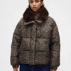 Chaqueta acolchada con ribete de piel sintética