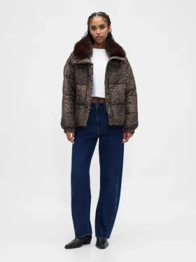 Chaqueta acolchada con ribete de piel sintética