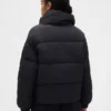 Chaqueta acolchada con ribete de piel sintética