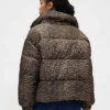 Chaqueta acolchada con ribete de piel sintética