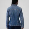 Chaqueta de mezclilla con detalle ajustado