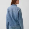 Chaqueta de mezclilla icónica de corte oversize