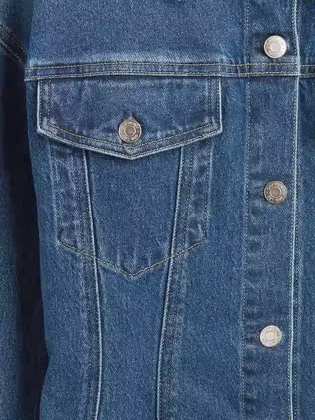 Chaqueta de mezclilla larga y entallada