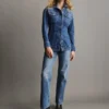 Chaqueta de mezclilla larga y entallada