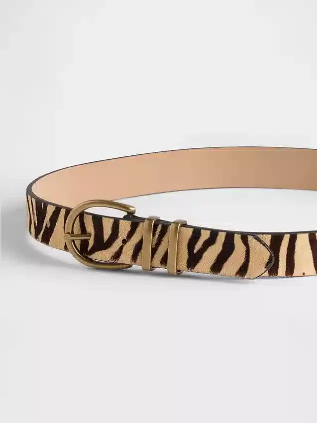 Cinturón de pelo de becerro con estampado de tigre