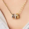 Collar con dijes de Ana Luisa Tyler