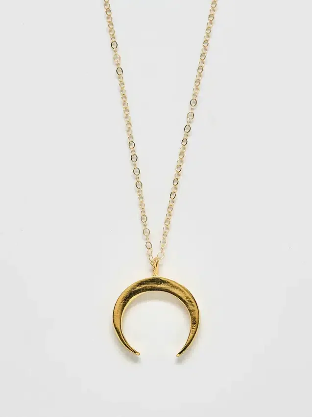 Collar de luna creciente dorado de Admiral Row